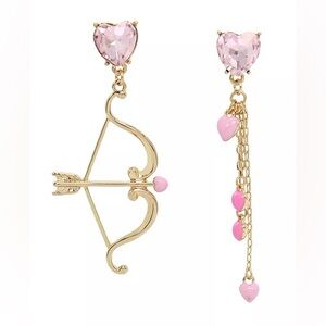 Betsey Johnson
Faux Stone Heart Arrow Mismatch Earrings.
